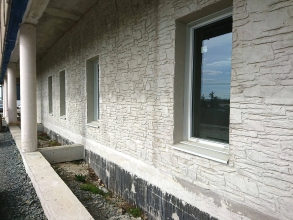 Perspective d'un bâtiment en béton spécial gris